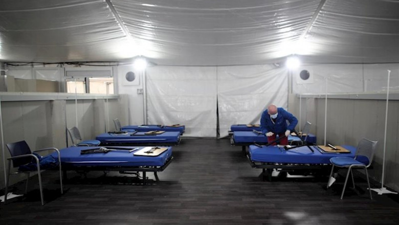 Camas en el Hospital de campaña cerca del Hospital de Fuenlabrada, que contará con 750 metros cuadrados. | Eduardo Parra - Europa Press ep camas en el hospital de campana cerca del hospital de fuenlabrada que contara con 750 metros