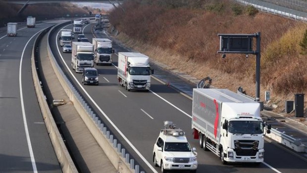 ep daimler pruebatecnologia platooning en japon