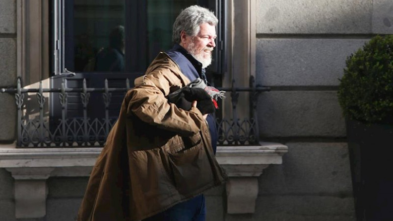 El diputado de Unidas Podemos en el Congreso, Juan López de Uralde, abandona la Cámara Alta tras la sesión de constitución de las Cortes para la XIV Legislatura, en Madrid (España), a 3 de diciembre de 2019. | Ricardo Rubio - Europa Press ep el diputado de unidas podemos en el congreso juan lopez de uralde abandona la camara alta tras la