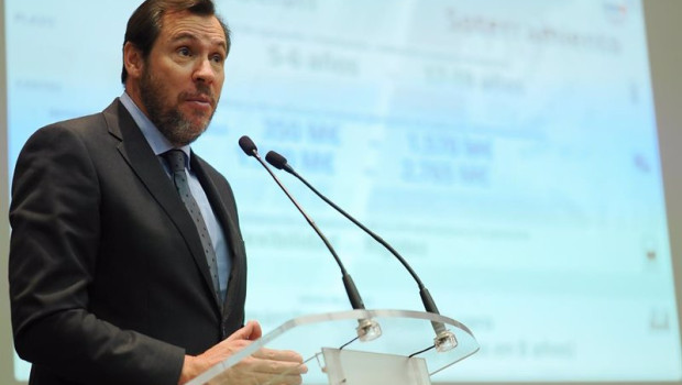 ep el ministro de transportes y movilidad sostenible oscar puente interviene con una diapositiva al