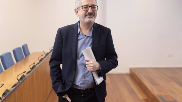 ep el portavoz economico de sumar carlos martin llega a una rueda de prensa del grupo plurinacional
