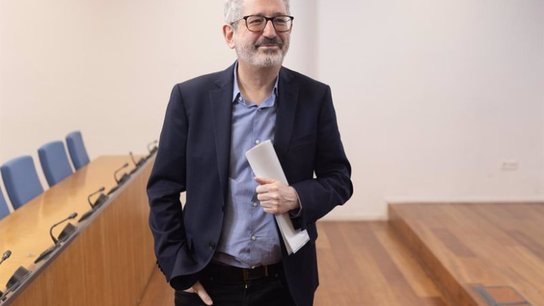 ep el portavoz economico de sumar carlos martin llega a una rueda de prensa del grupo plurinacional ep el portavoz economico de sumar carlos martin llega a una rueda de prensa del grupo plurinacional