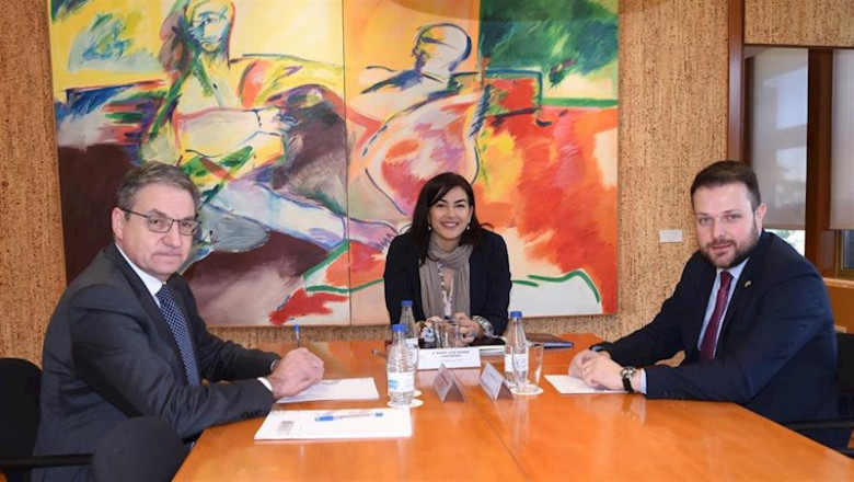 ep gerard figueras dcha en un reunion junto a maria jose rienda y mariano soriano presidenta y