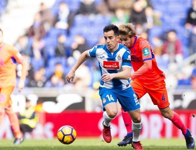 Jurado, del Espanyol, en un partido ante el Granada | LALIGA ep jurado del espanyol enpartidogranada