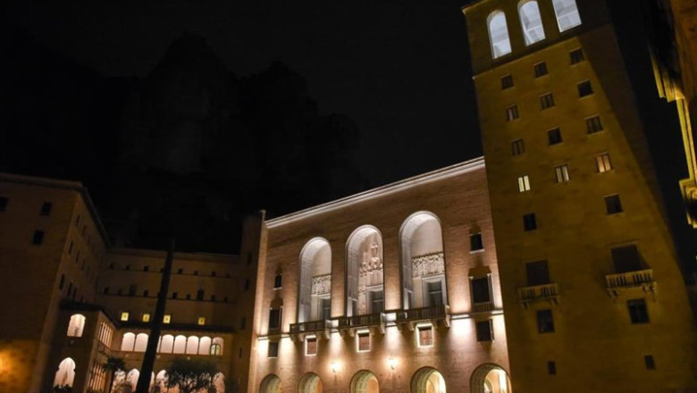 La nueva iluminación de la abadía de Montserrat | ALBERTO PAREDES / EUROPA PRESS ep la nueva iluminacion de la abadia de montserrat