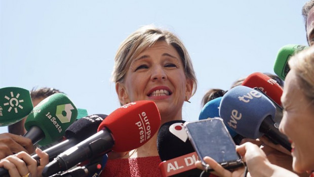 ep la vicepresidenta segunda del gobierno yolanda diaz atiende a los medios en la feria de sevilla