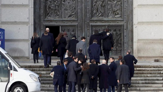 ep los familiares de francisco franco a su llegada al valle de los caidos de donde seran exhumados