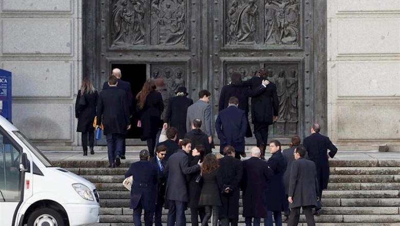 Los familiares de Francisco Franco a su llegada al Valle de los Caídos de donde serán exhumados los restos de Franco y trasladados al cementerio de El Pardo-Mingorrubio para su reinhumación, en Madrid, a 24 de octubre de 2019. | Pool ep los familiares de francisco franco a su llegada al valle de los caidos de donde seran exhumados