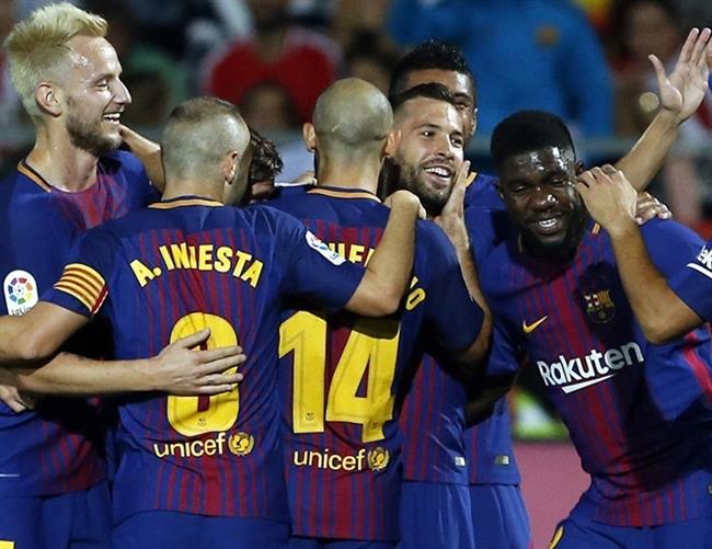 Los jugadores del FC Barcelona felicitan a Jordi Alba tras el 0-1 | FC BARCELONA ep los jugadoresfc barcelona felicitanjordi alba0-1
