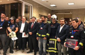 ep miembros de la coordinadora unitaria de bomberos profesionales y representantes de los