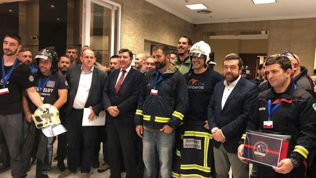 ep miembros de la coordinadora unitaria de bomberos profesionales y representantes de los
