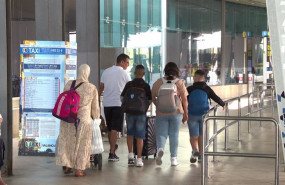 ep pasajeros procedentes de marruecos en el aeropuerto de valencia ep pasajeros procedentes de marruecos en el aeropuerto de valencia