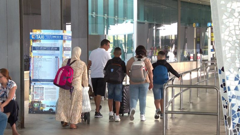 ep pasajeros procedentes de marruecos en el aeropuerto de valencia ep pasajeros procedentes de marruecos en el aeropuerto de valencia