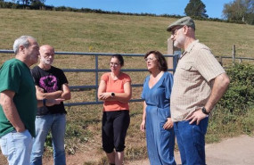 ep representantes del bng visitan una explotacion ganadera por los casos de enfermedad hemorragica