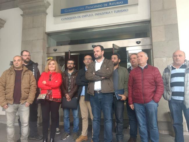 Representantes de los trabajadores de Duro Felguera ante Industria. | EUROPA PRESS. ep representanteslos trabajadoresduro felgueraindustria