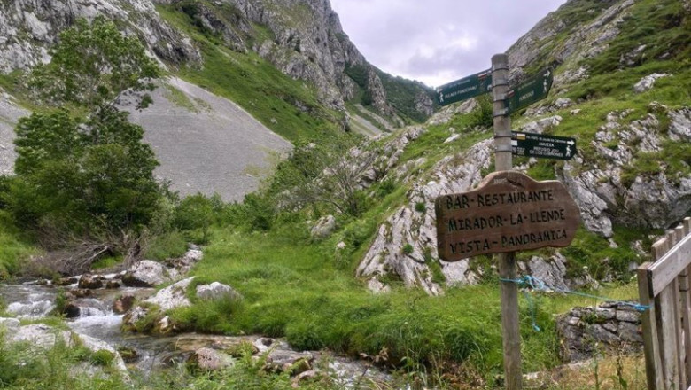 Ruta de senderismo entre Poncebos y Bulnes, en el concejo de Cabrales, en los Picos de Europa. Turismo verde. Turismo activo. | EUROPA PRESS - Archivo ep ruta de senderismo entre poncebos y bulnes en el concejo de cabrales en los picos de europa