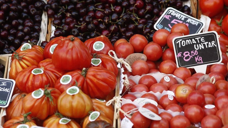 Tomates y cerezas en un mercado. | Eduardo Parra - Europa Press ep tomatescerezasun mercado