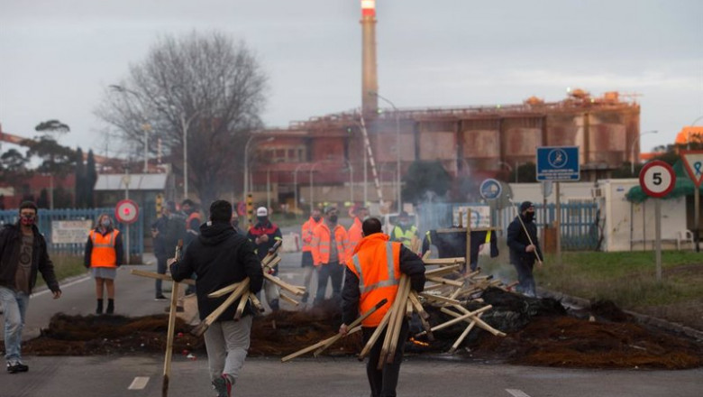 Trabajadores de Alcoa San Cibrao celebran la anulación del TSXG del ERE de la empresa trabajadores de la planta de aluminio de Alcoa San Cibrao | Carlos Castro - Europa Press - Archivo ep trabajadores de alcoa san cibrao celebran la anulacion del tsxg del ere de la empresa