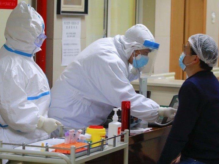 ep un paciente de coronavirus recuperado se prepara para donar plasma en el distrito de wanzhou en ep un paciente de coronavirus recuperado se prepara para donar plasma en el distrito de wanzhou en