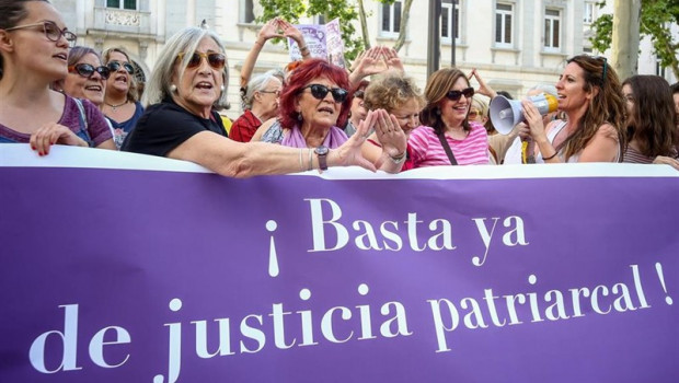 ep un total135 organizaciones feministasconvocadoconcentraciontribunal supremomadridvolverprotestarla sentenciacondenalos cinco miembrosla manadaun delitoabuso sexualles absuelvede agre