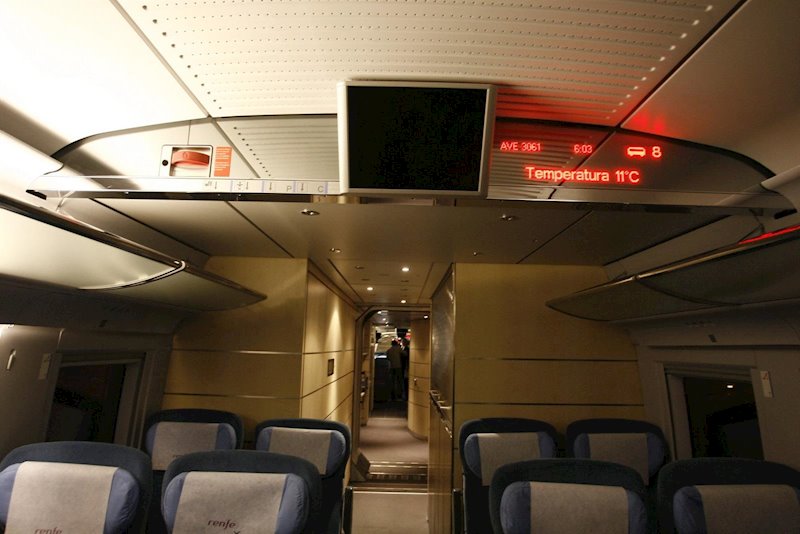 ep un tren ave madrid -barcelona en una imatge darxiu
