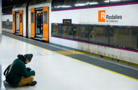 ep viajeros cogen un tren en la estacion de sants a 26 de enero de 2026 en barcelona ep viajeros cogen un tren en la estacion de sants a 26 de enero de 2026 en barcelona