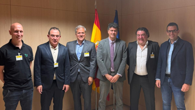 fotografa de izquierda a derecha marc mund ceo son vera david de gea ceo avanza fibra javier de paz ceo localcom matas gonzlez marn secretario general de telecomunicaciones jos carlos oya ceo 7 play y 