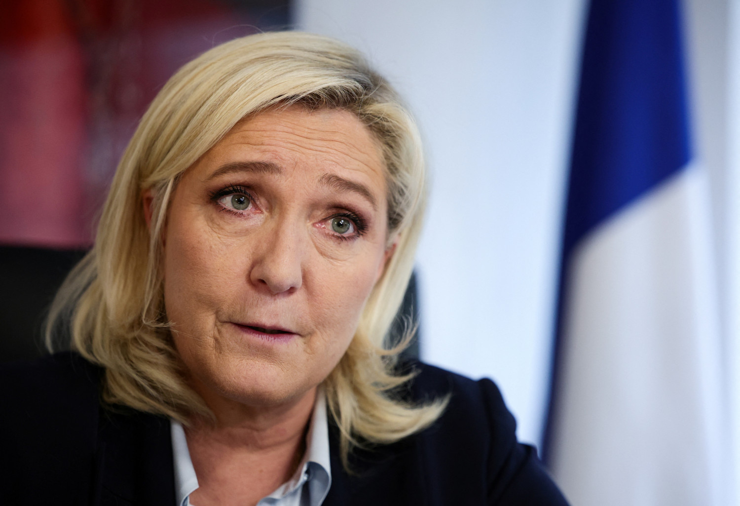 marine le pen tend la main a marion marechal 