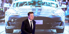 elon musk vend pour 5 milliards de dollars d actions tesla apres un vote sur twitter 