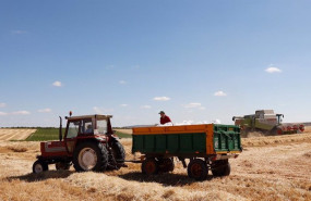 ep archivo   agricultor en su tractor