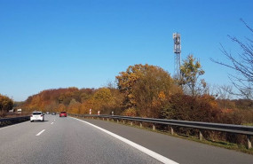 ep archivo   antenas en torre de telecomunicaciones en una carretera de alemania
