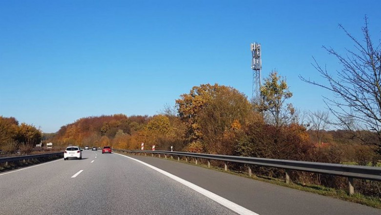 ep archivo   antenas en torre de telecomunicaciones en una carretera de alemania