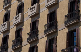 ep archivo   fachada de un edificio en barcelona catalunya espana