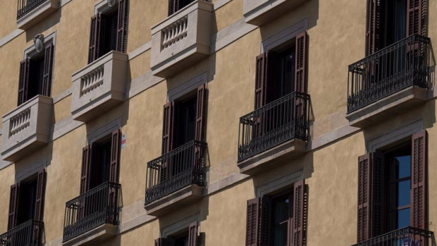 ep archivo   fachada de un edificio en barcelona catalunya espana