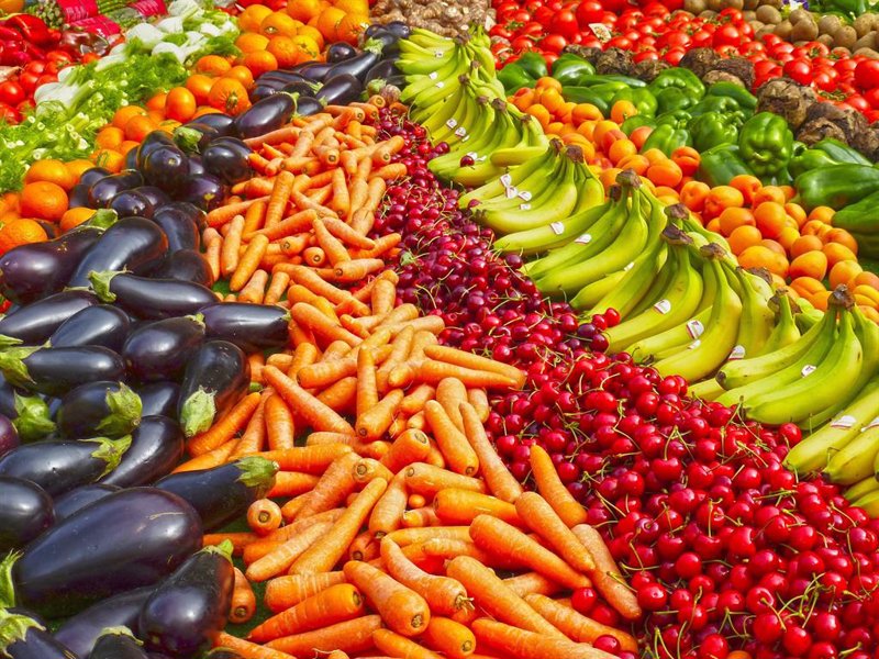 Los precios siguen subiendo: uno de cada tres alimentos básicos se ha encarecido en marzo