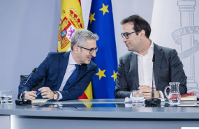 ep archivo   i d el ministro de hacienda arcadi espana y el vicepresidente primero y ministro de