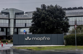 ep archivo   imagen de mapfre implantada en las fachadas de las oficinas centrales de la aseguradora