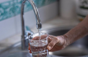 ep archivo   imagenes de recurso de una persona llenando un vaso de agua a 25 de agosto de 2022 en