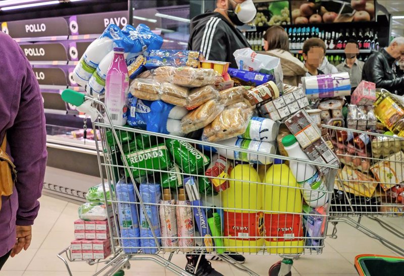 La inflación sube una décima en abril, hasta el 3,3%, por los alimentos y el gas