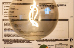 ep archivo una bombilla sobre una factura a 9 de enero de 2025 en madrid espana ep archivo una bombilla sobre una factura a 9 de enero de 2025 en madrid espana