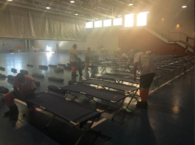Cruz Roja habilita un polideportivo para la atención de migrantes | CRUZ ROJA ep cruz roja habilitapolideportivola atencionmigrantes