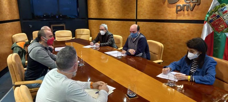 ep delegaciones del pnv ela y lab se reunen en sabin etxea en bilbao para hablar de la reforma