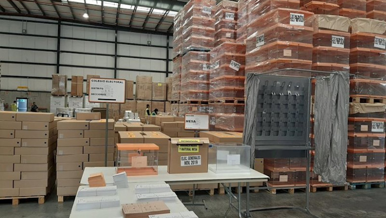ep el centro logistico de la delegacion del gobierno distribuye el material electoral para las