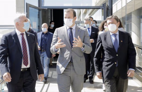 ep el comisario europeo para medio ambiente oceanos y pesca virginijus sinkevicius c y el ministro