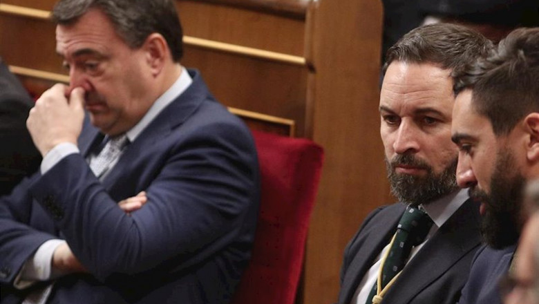 El portavoz del PNV en el Congreso, Aitor Esteban y el presidente de Vox, Santiago Abascal, en el Pleno del Congreso | Eduardo Parra - Europa Press ep el portavoz del pnv en el congreso aitor esteban y el presidente de vox santiago abascal en el