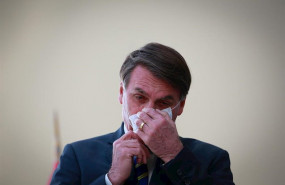 ep el presidente de brasil jair bolsonaro con mascarilla por la pandemia de coronavirus