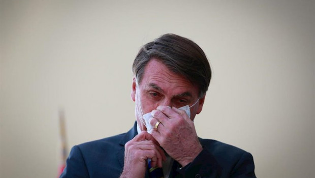 ep el presidente de brasil jair bolsonaro con mascarilla por la pandemia de coronavirus
