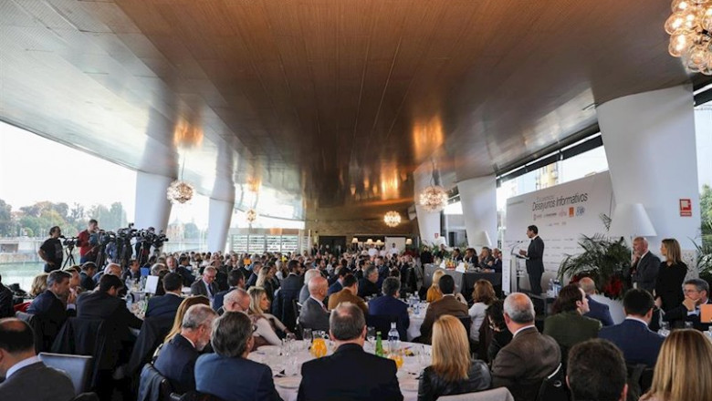 El presidente de la Junta, Juanma Moreno, durante su intervención en el quinto aniversario de los desayunos Informativos de Europa Press Andalucía. | María José López - Europa Press ep el presidente de la junta juanma moreno durante su intervencion en el quinto aniversario de los