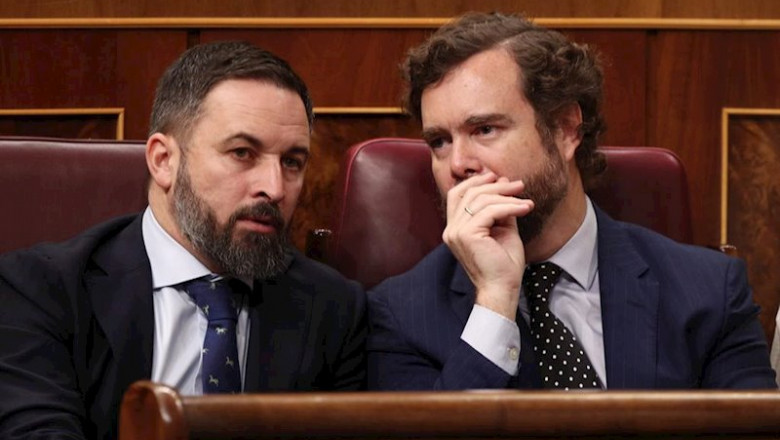 El presidente de Vox, Santiago Abascal, y el portavoz en el Congreso, Iván Espinosa de los Monteros, hablando en el hemiciclo | Eduardo Parra - Europa Press - Archivo ep el presidente de vox santiago abascal y el portavoz en el congreso ivan espinosa de los monteros