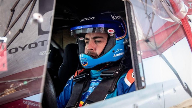ep fernando alonso al volante del toyota hilux